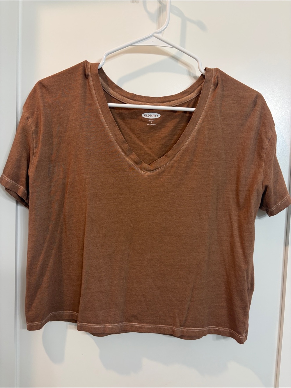Old Navy Women's V-Neck Cropped Tee in Brown